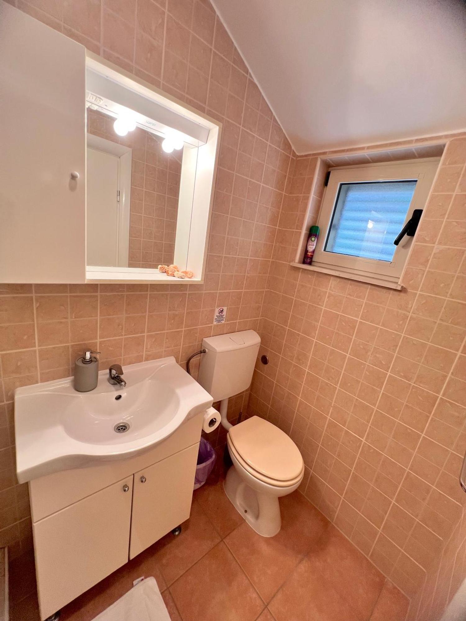 Terrace Studios With Panoramic Seaview Uble المظهر الخارجي الصورة