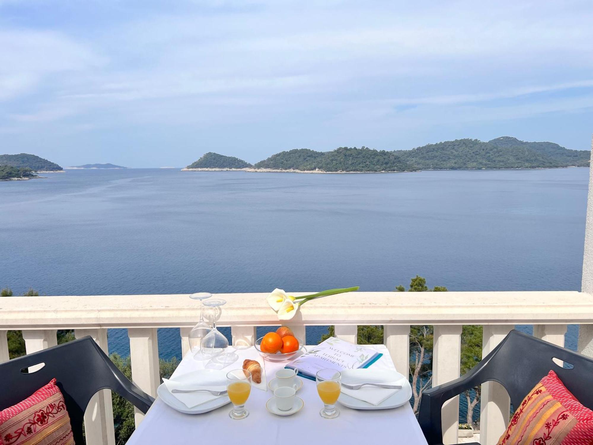 Terrace Studios With Panoramic Seaview Uble المظهر الخارجي الصورة
