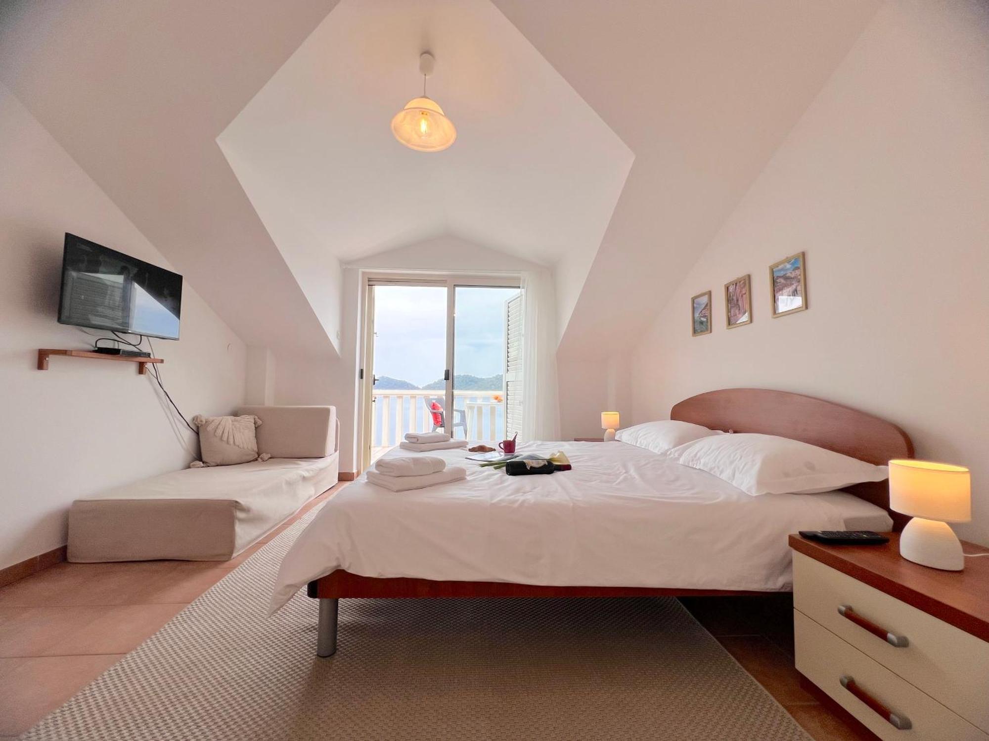 Terrace Studios With Panoramic Seaview Uble المظهر الخارجي الصورة
