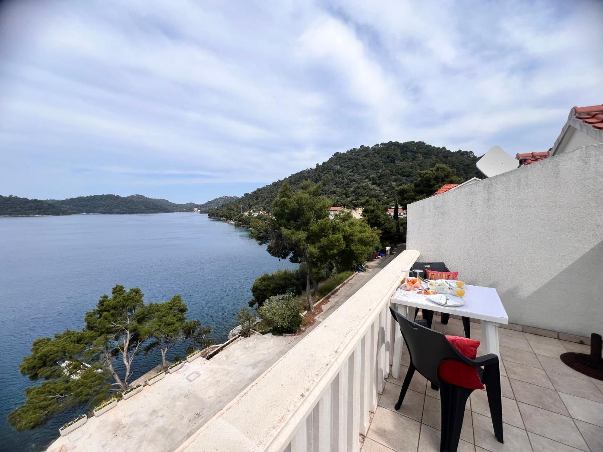 Terrace Studios With Panoramic Seaview Uble المظهر الخارجي الصورة