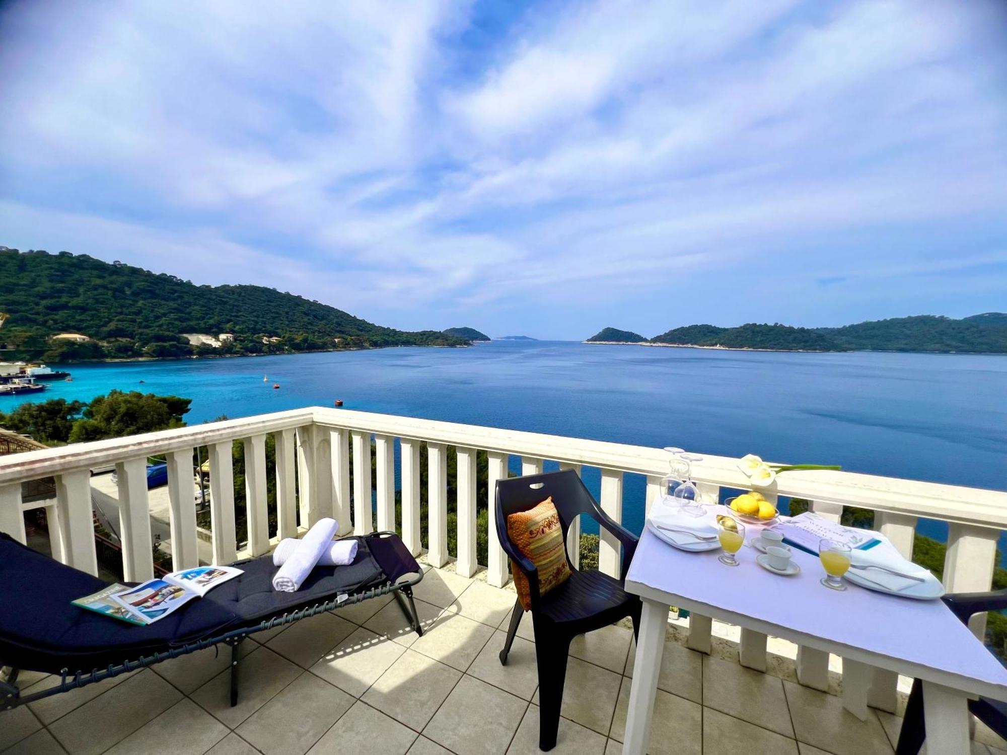 Terrace Studios With Panoramic Seaview Uble المظهر الخارجي الصورة