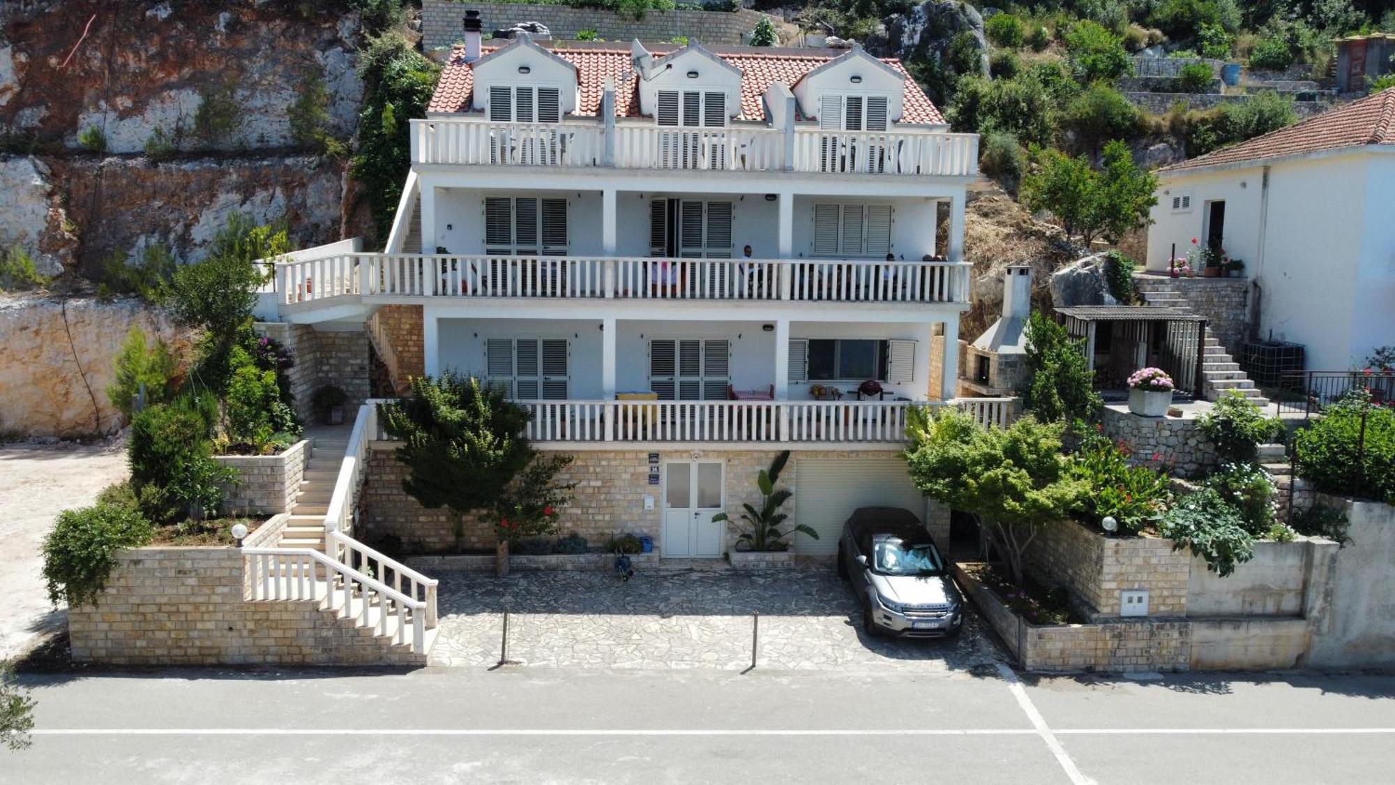 Terrace Studios With Panoramic Seaview Uble المظهر الخارجي الصورة